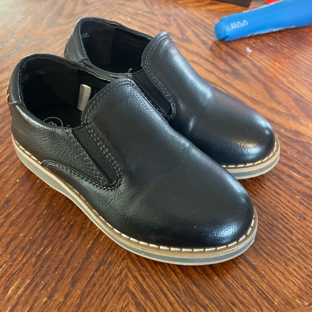 Car & Jack size 8 toddler dress shoes.